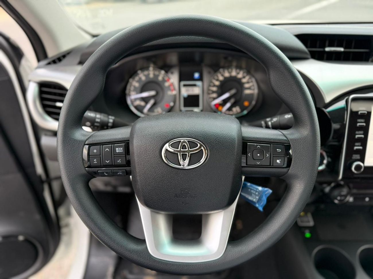 Toyota Hilux 2.7L GLX-S FULL WITH WIRLESS CHARGER AND COMPRESSOR OMANI