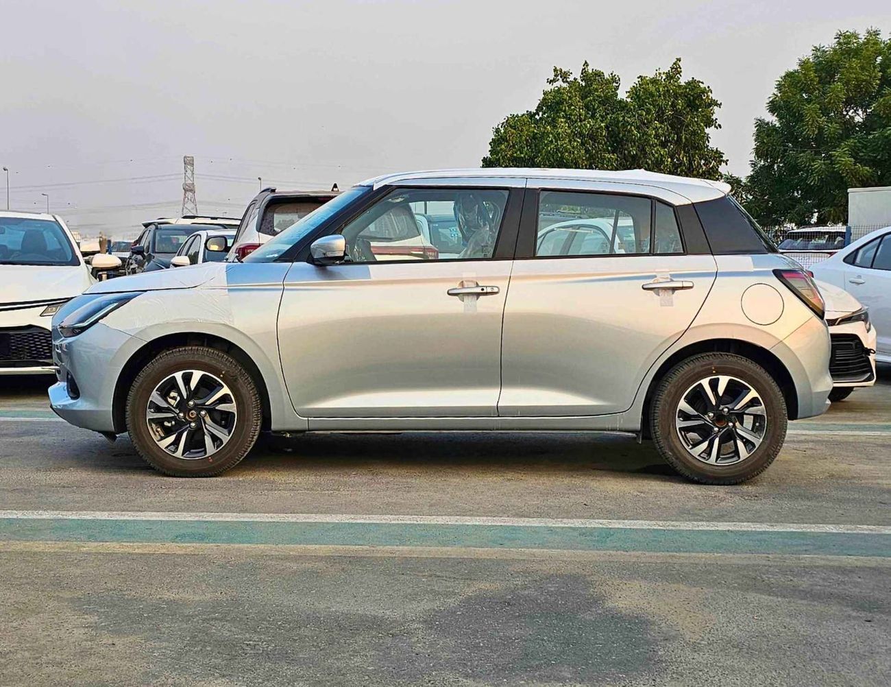 سوزوكي سويفت GLX / 1.2L V4 PETROL / RADAR / PUSH START / DVD CAMERA (CODE # GLXR)