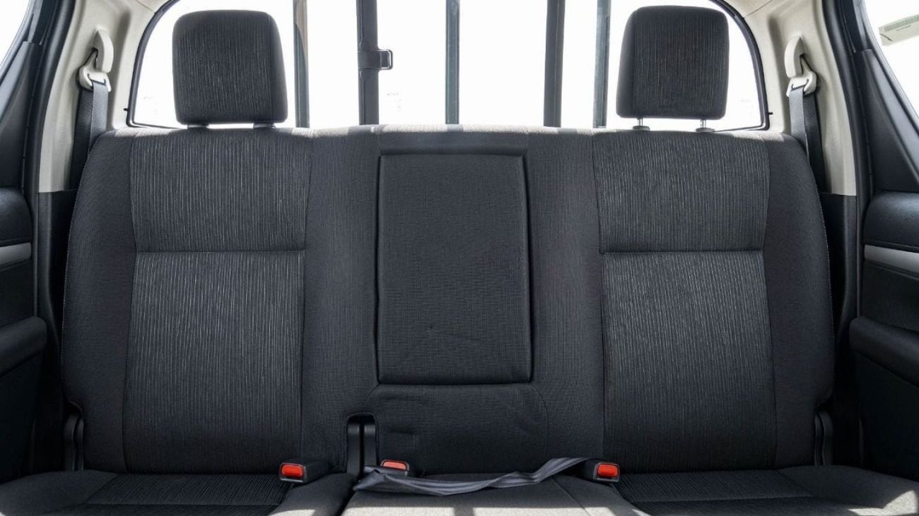 تويوتا هيلوكس Toyota Hilux Sr5 2.4L Diesel 2024 full option for export only