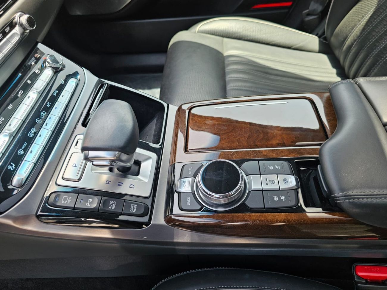 جينيسس G90 Royal 5.0L (410 HP)