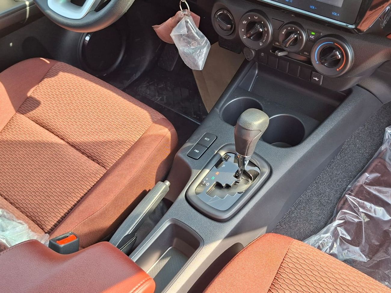 تويوتا هيلوكس Toyota Hilux DLX 2.7L AT PETROL 4X4 DOUBLE CABIN