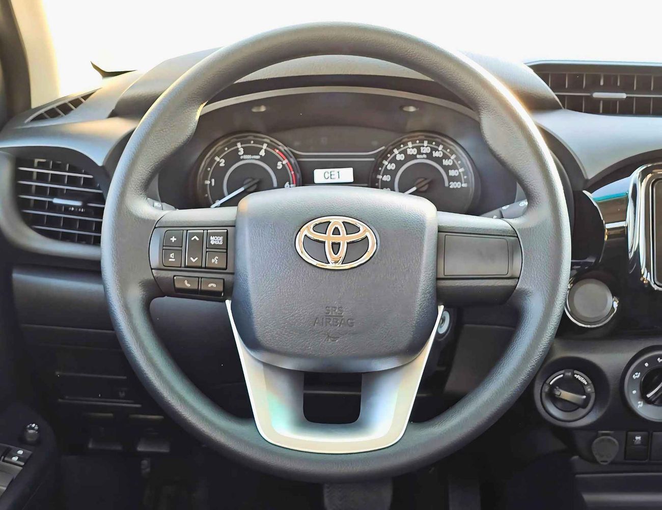 Toyota Hilux NARROW BODY /2.4L A/T DIESEL/ DOUBLE CABIN 4X4/BASIC WITH POWER WINDOWS/CODE#HD
