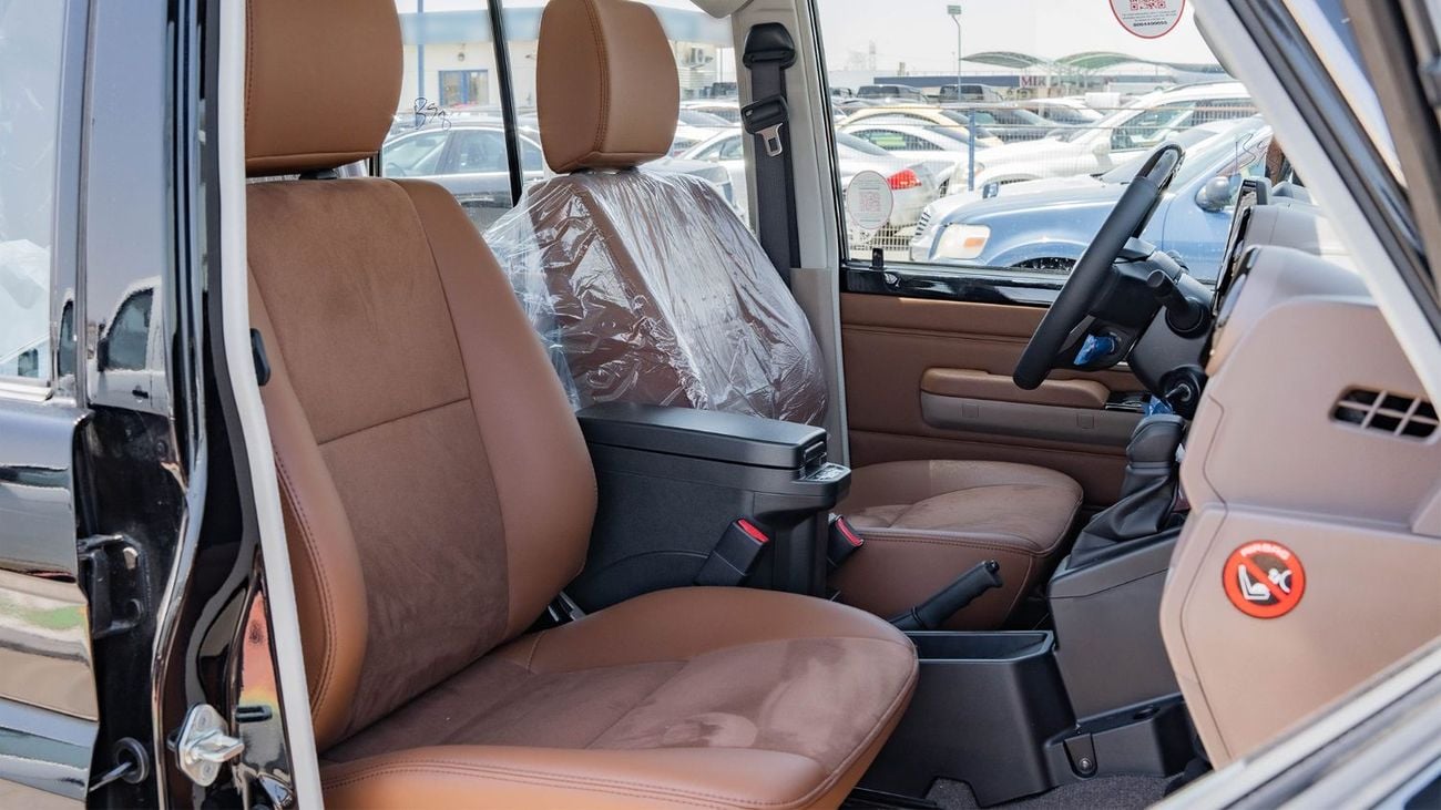 تويوتا لاند كروزر 70 2026 Toyota Land Cruiser LC76 4.0L AT Petrol Full Option (Black)