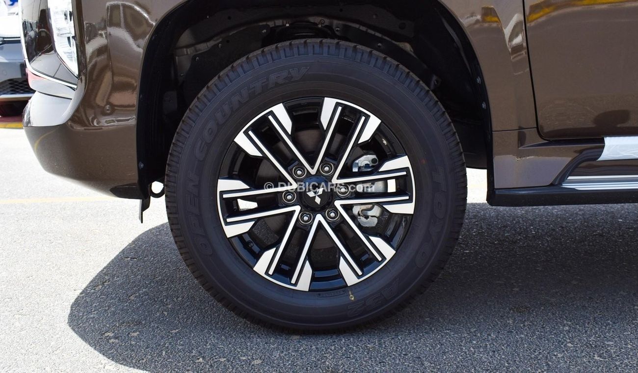 Mitsubishi Montero Montero Sport 2021 3.0L E72+ | GCC specs 4x4 (Sunroof/Heating Seats) | Brown/Black Leather Interior