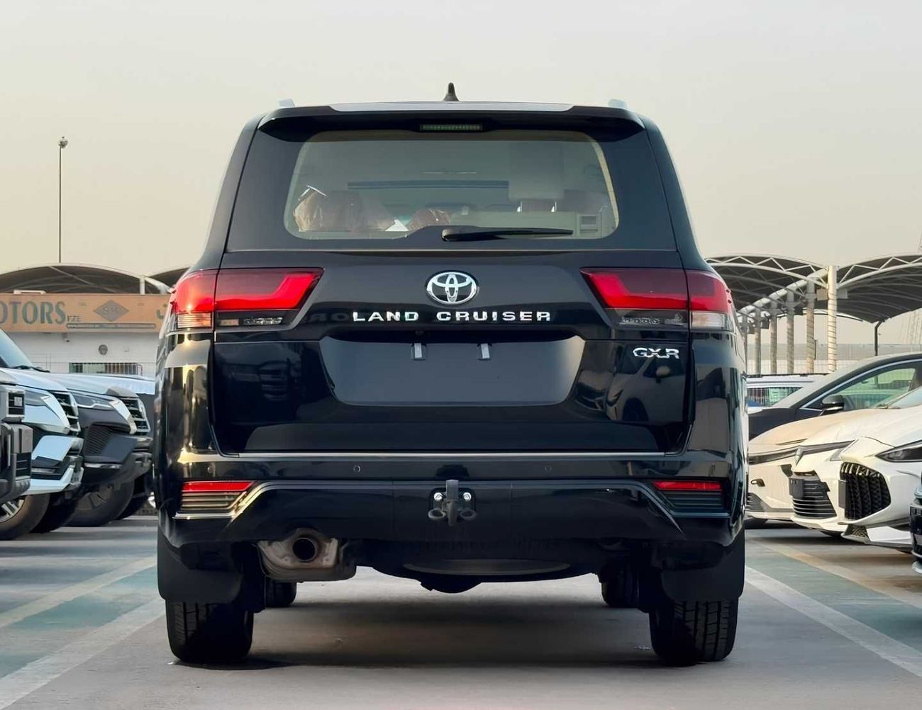 Toyota Land Cruiser GXR MID OPTION || 4.0L PETROL V6 | SUNROOF | LEATHER WITH PWR SEATS | REAR ENTERTAINMENT SCREEN (COD