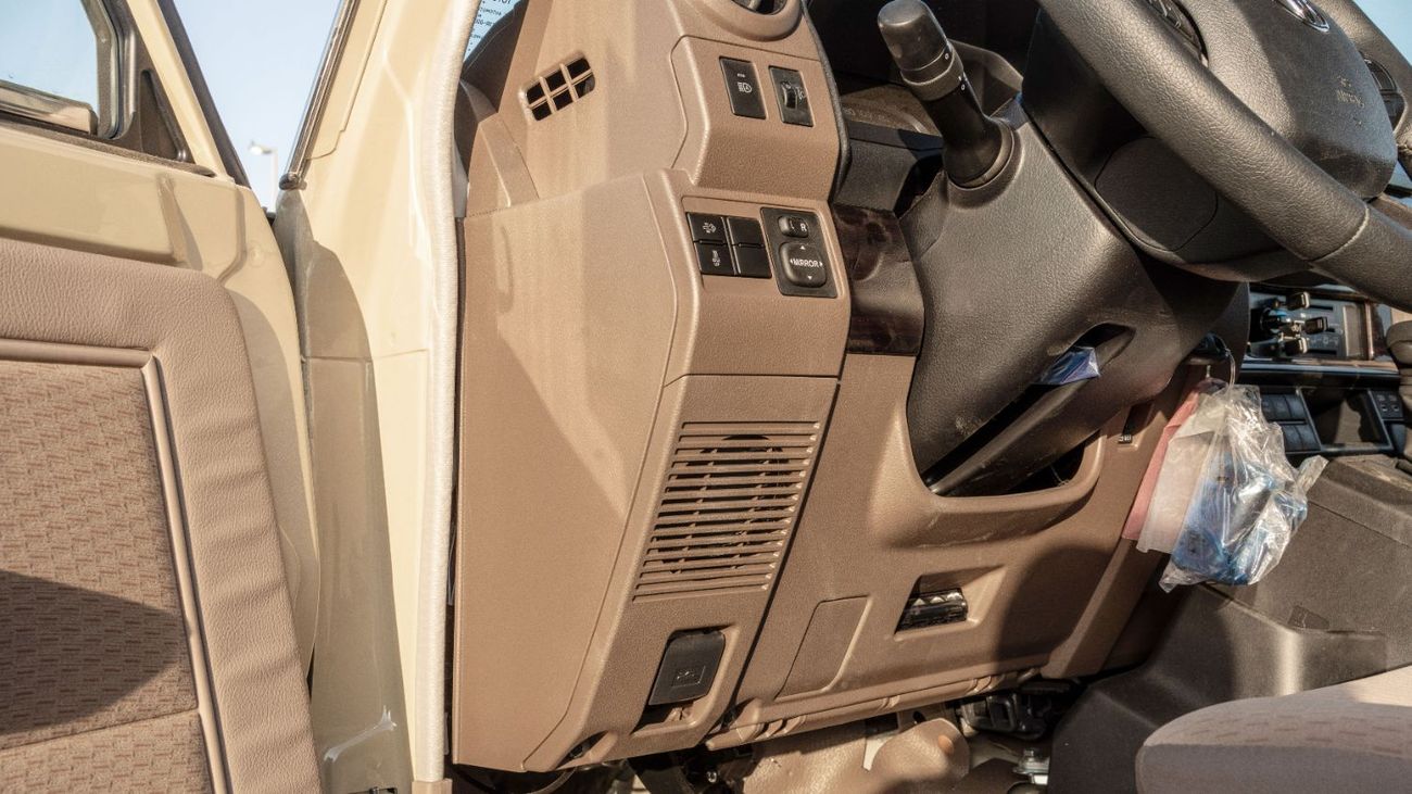 Toyota Land Cruiser 2026 Toyota Land Cruiser LC79 2.8L AT Diesel (Beige-Brown) Mid