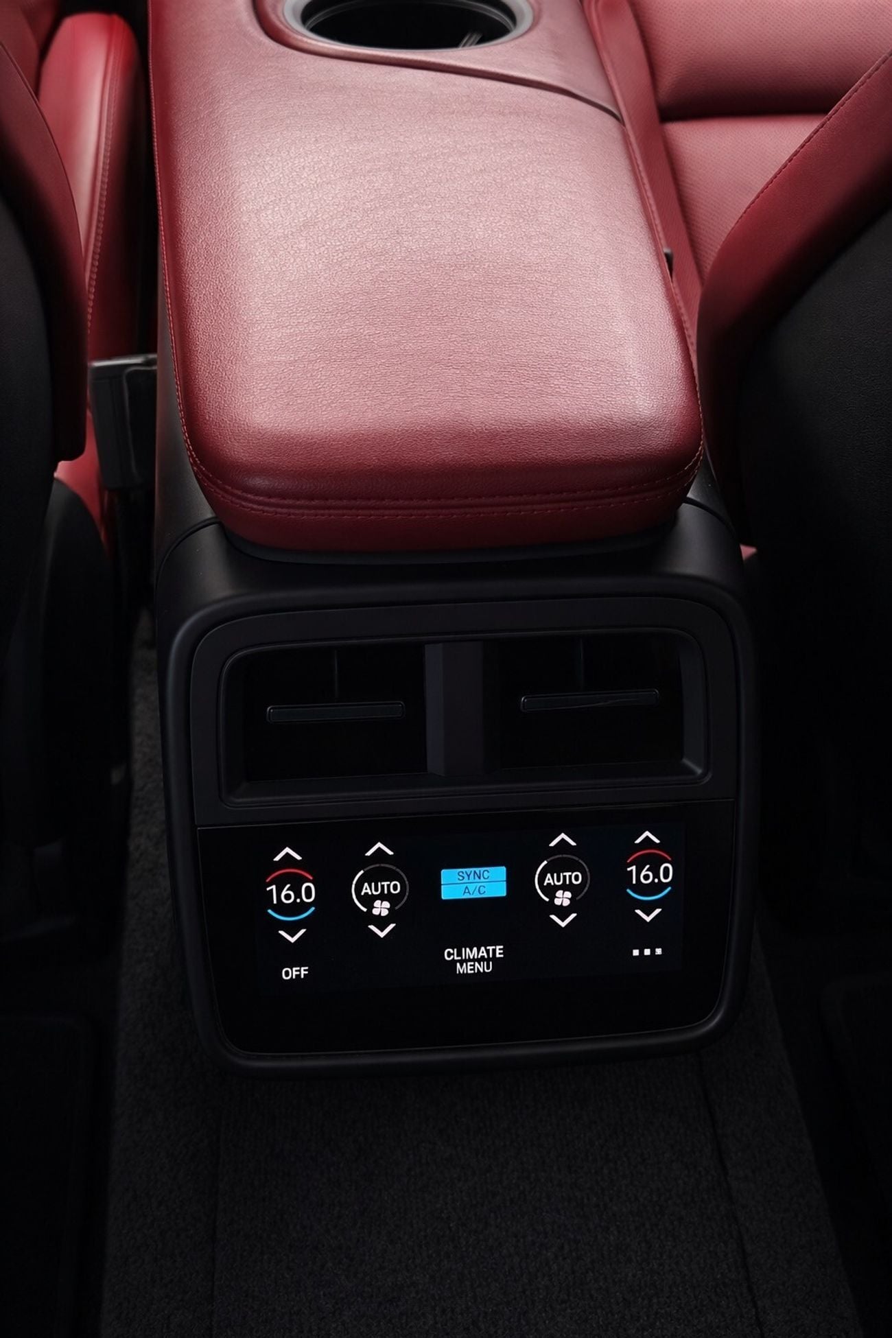 بورش تايكان Base