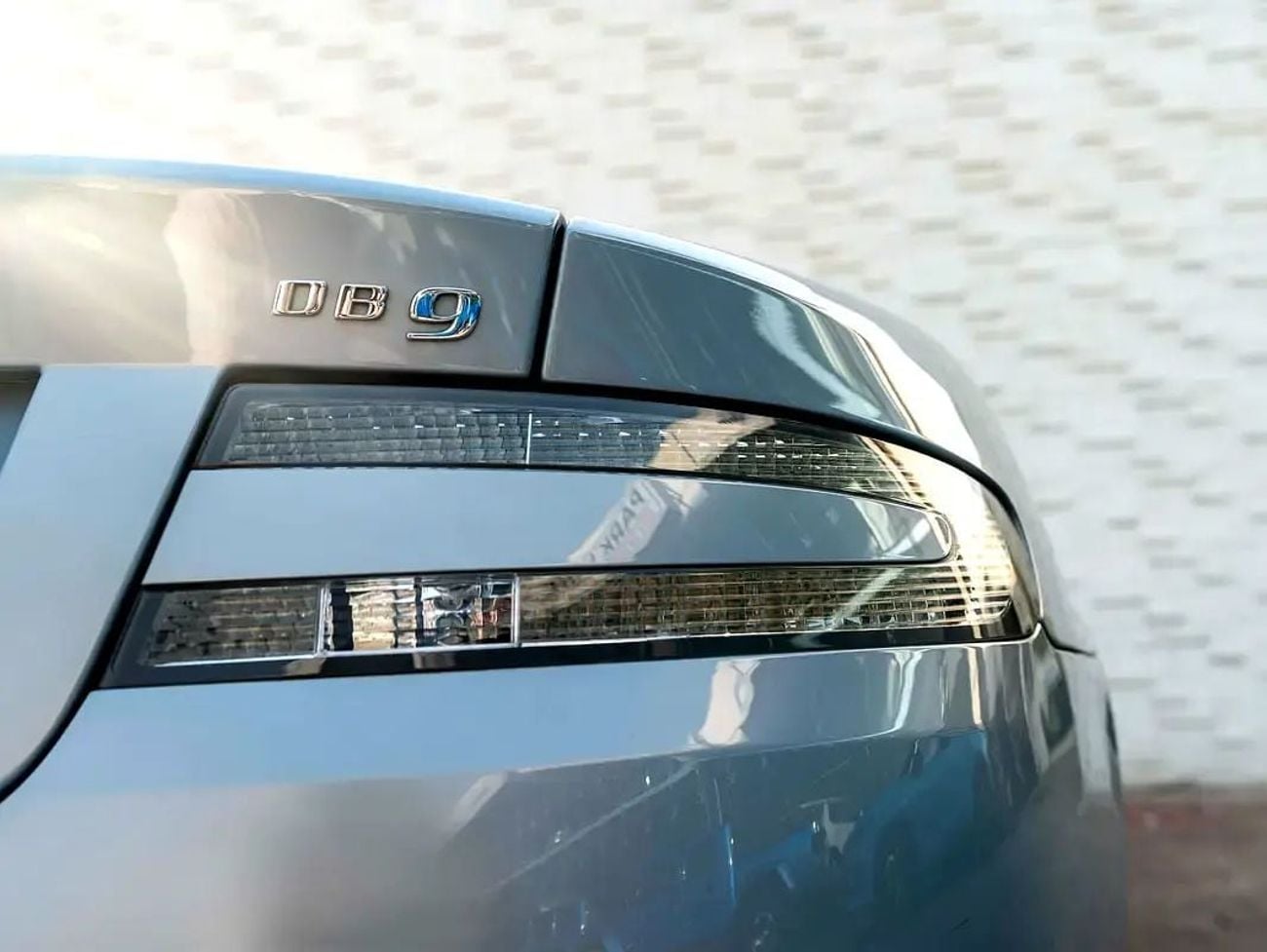 Aston Martin DB9 STD Aston Martin DB9 2010