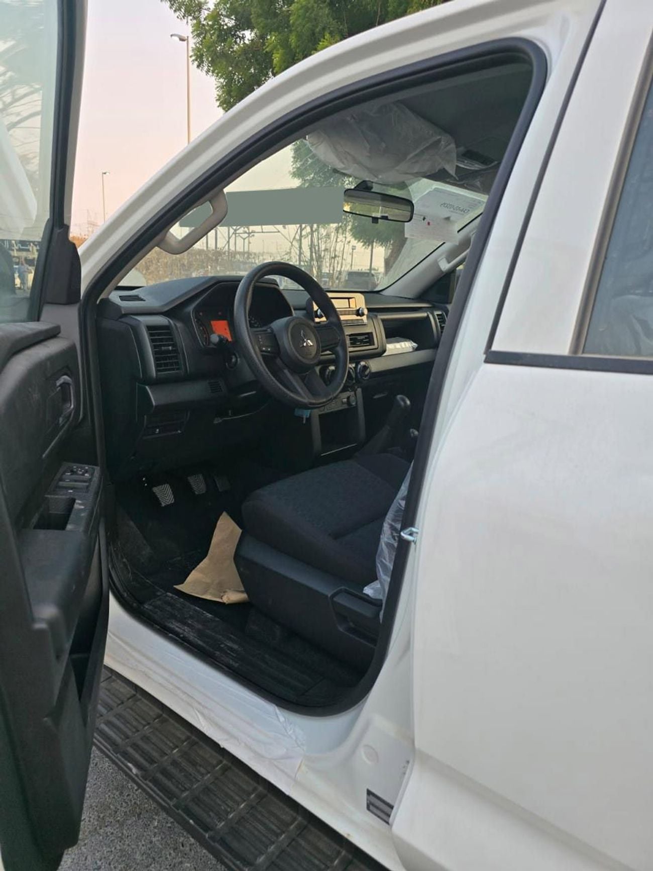 Mitsubishi L200 2026 Mitsubishi L200 2.4L GLX MT Petrol