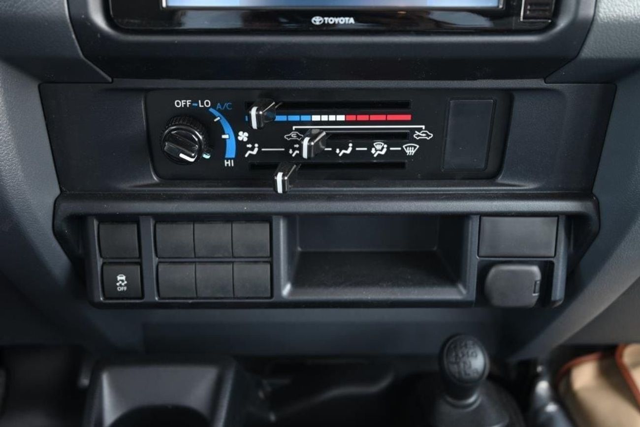 Toyota Land Cruiser Pick Up Double Cab V8 4.5L Diesel 4WD MT