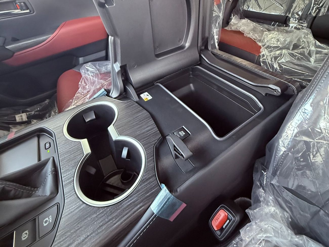 Toyota Land Cruiser 2026 TOYOTA LAND CRUISER 300 VXR 3.5 HYBRID HEV **EXPORT ONLY**التصدير فقط خارج الخليج***