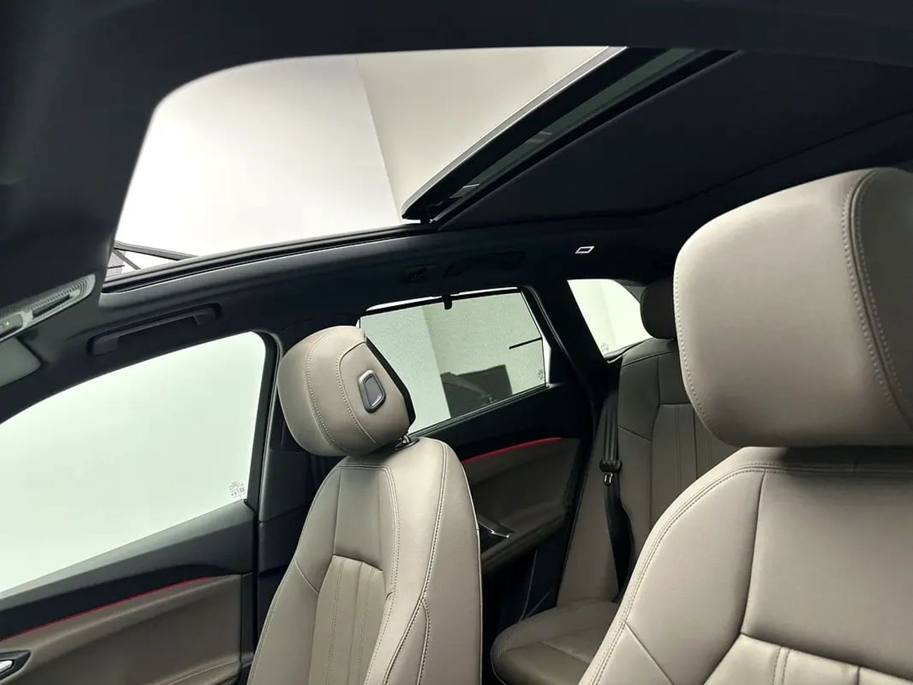 Audi Q5 SUV TFSI quattro 204hp S-Line (Ref# 72671)