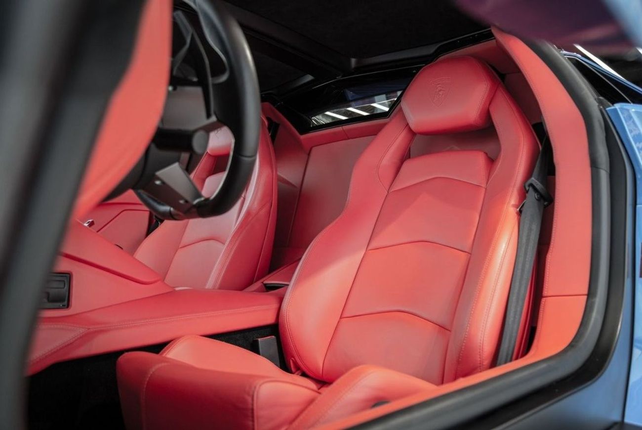 Lamborghini Aventador LP700