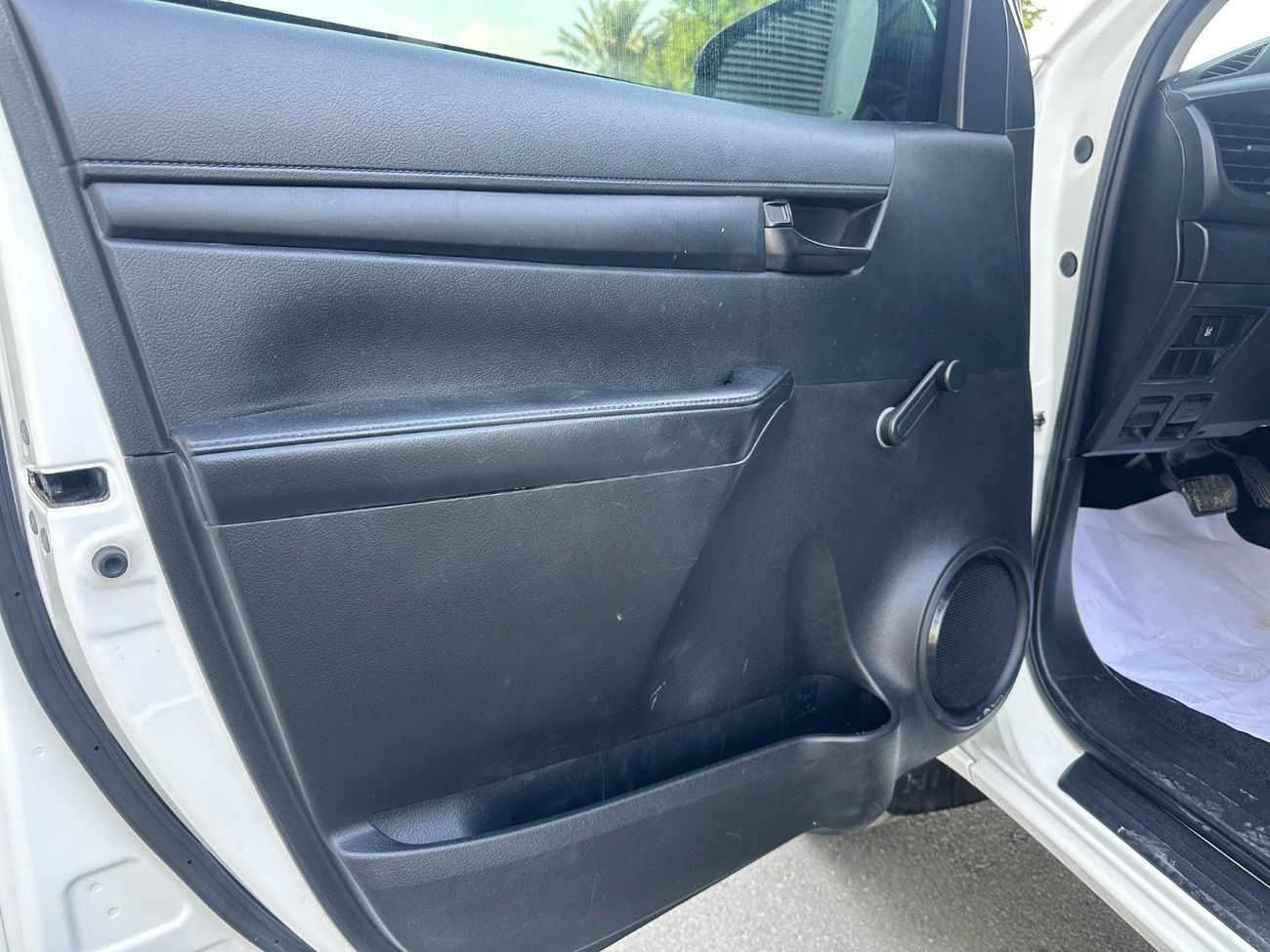 تويوتا هيلوكس GLX 2.7L Double Cab Utility 4WD A/T