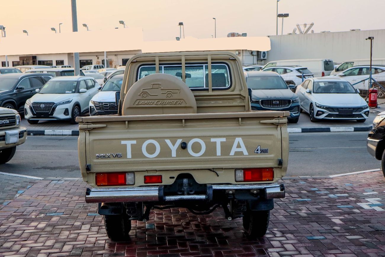 تويوتا لاند كروزر بيك آب Std 4.0L Single Cab Utility 4WD