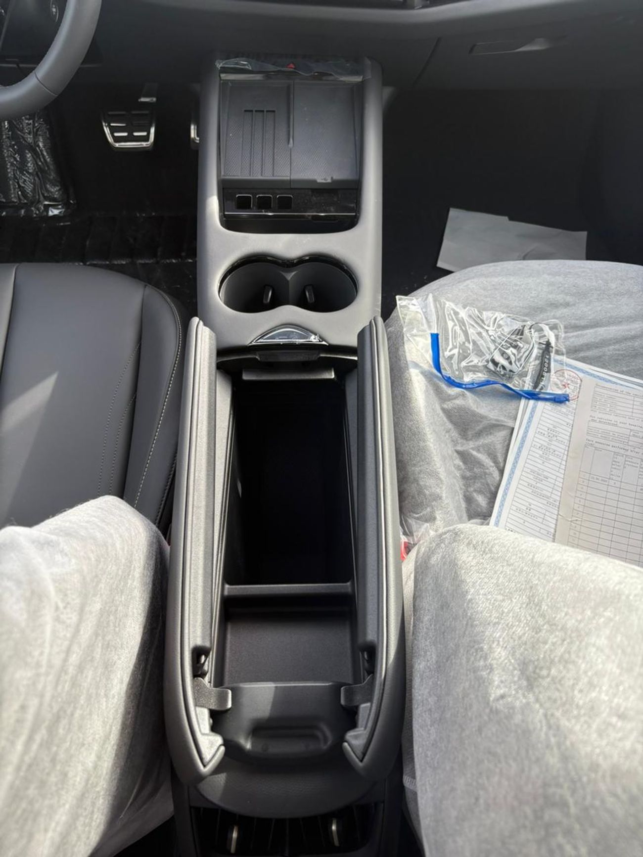 فولكس واجن ID.Unyx ELECTRIC 5 SEATS FULL OPTION