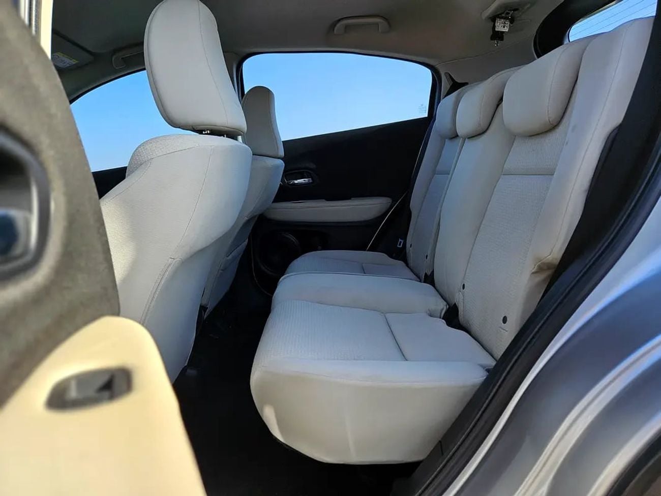 هوندا HRV EX GCC Specs Mid Option Premium Condition Low KM Perfect Compact SUV