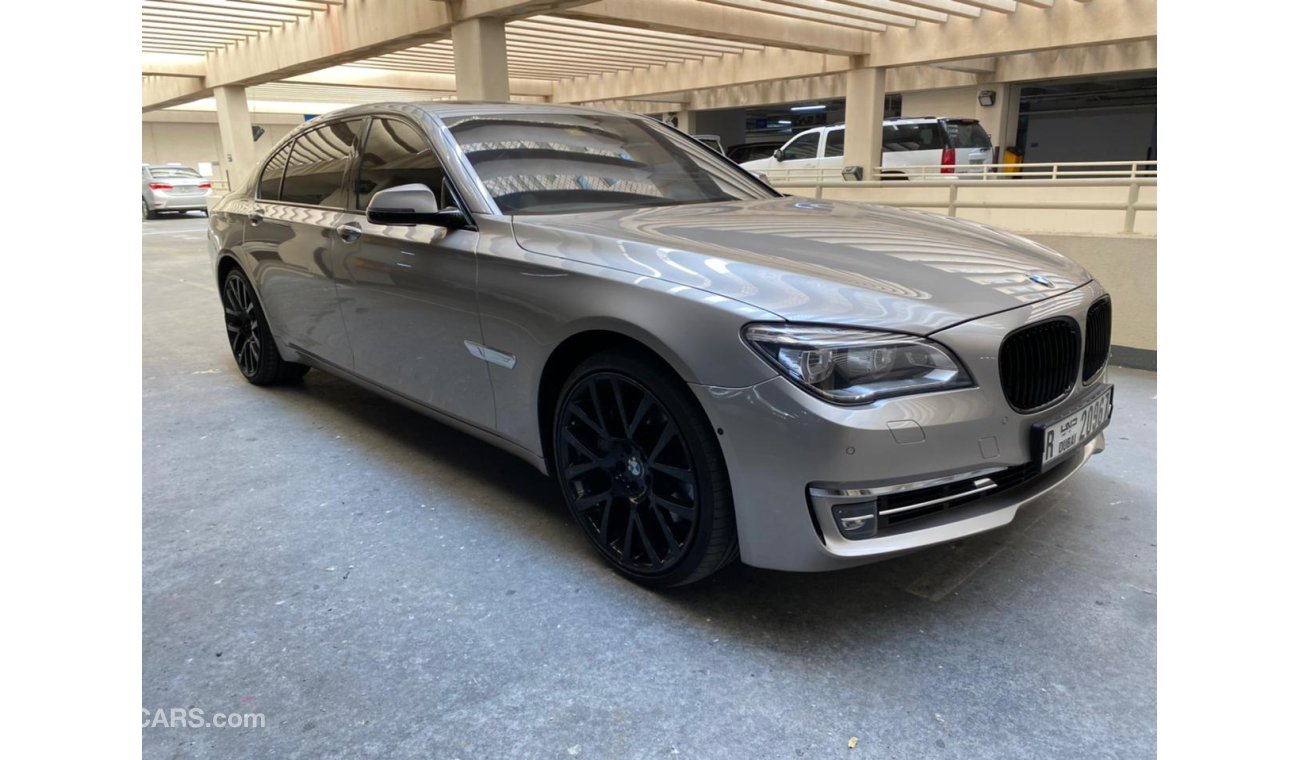 بي أم دبليو 750 Li V8 Twin Turbo