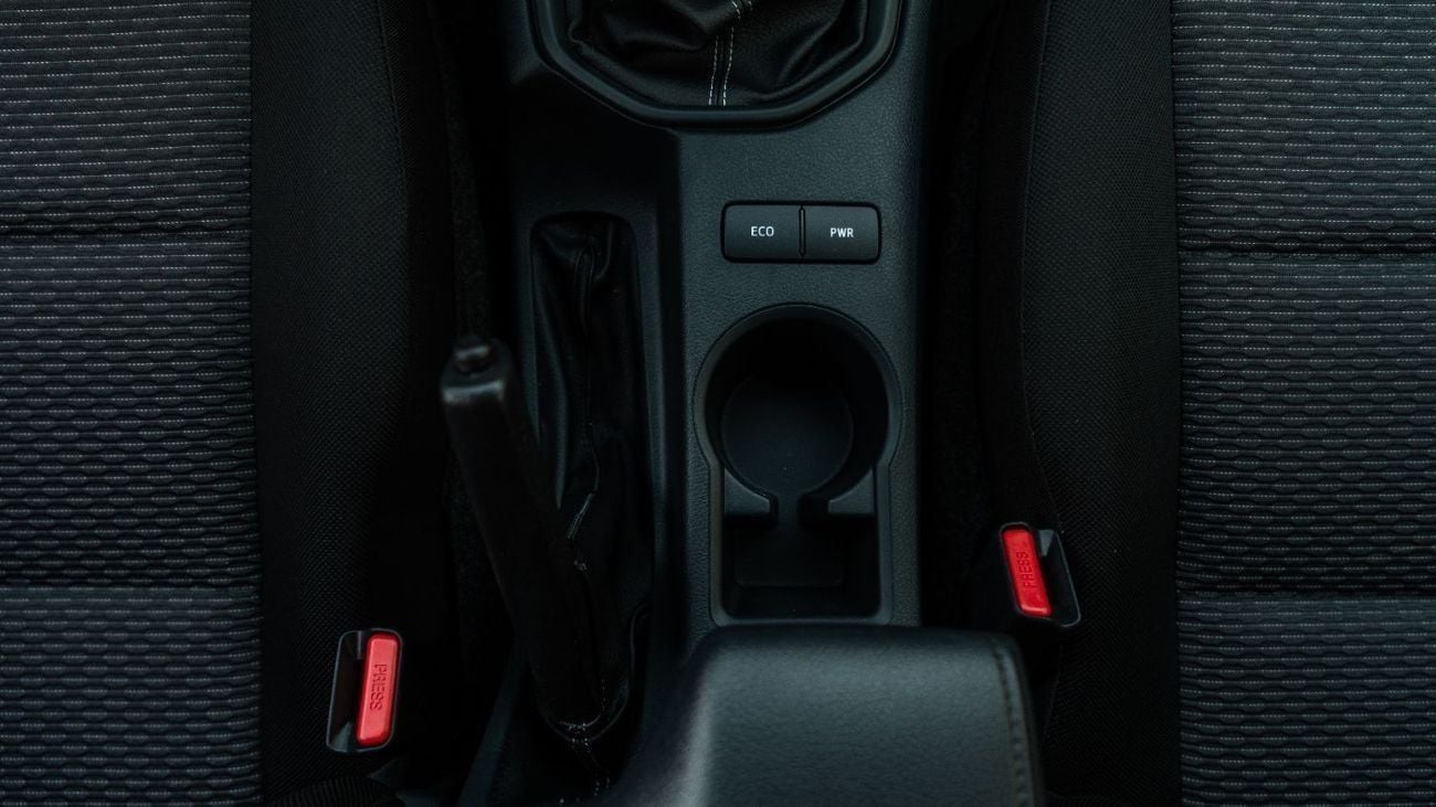 تويوتا هيلوكس Hilux | Wide Body | 2.4 Diesel | D/C | 4x4 | M/T | High Option