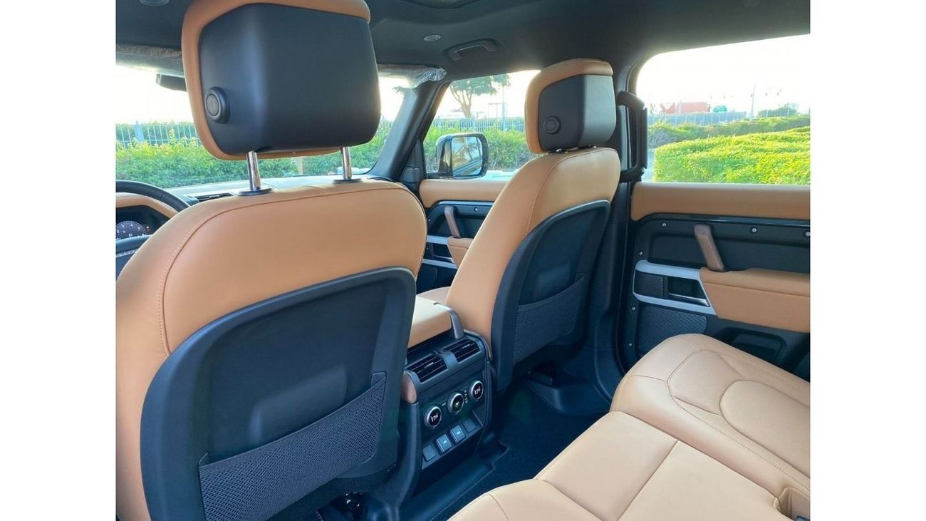 Land Rover Defender GCC SPEC UNDER WARRANTY AND SERVICE