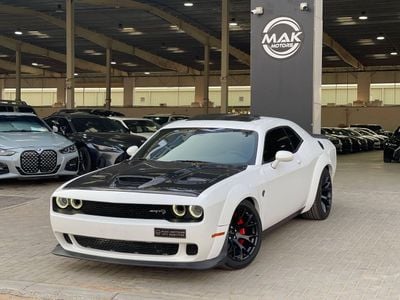 Dodge Challenger SRT Hellcat 6.2L (707 HP) SRT HELLCAT / 6.2L V8 / SUPERCHARGED / SUNROOF / LEATHER / SUPER CLEAN