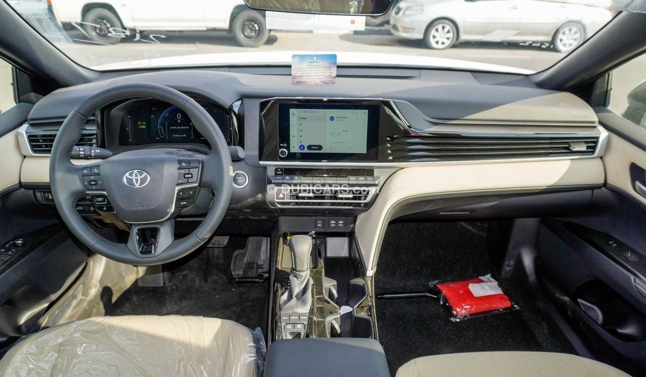 Toyota Camry LE HEV Hybrid 2.5 L