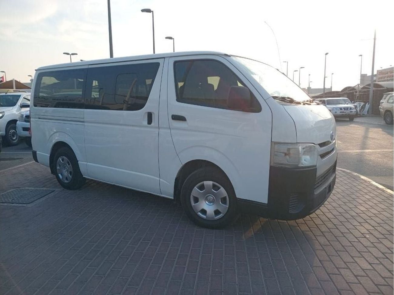 تويوتا هاياس 2.5L DIESEL 15 SEATER MANUAL TRANSMISSION