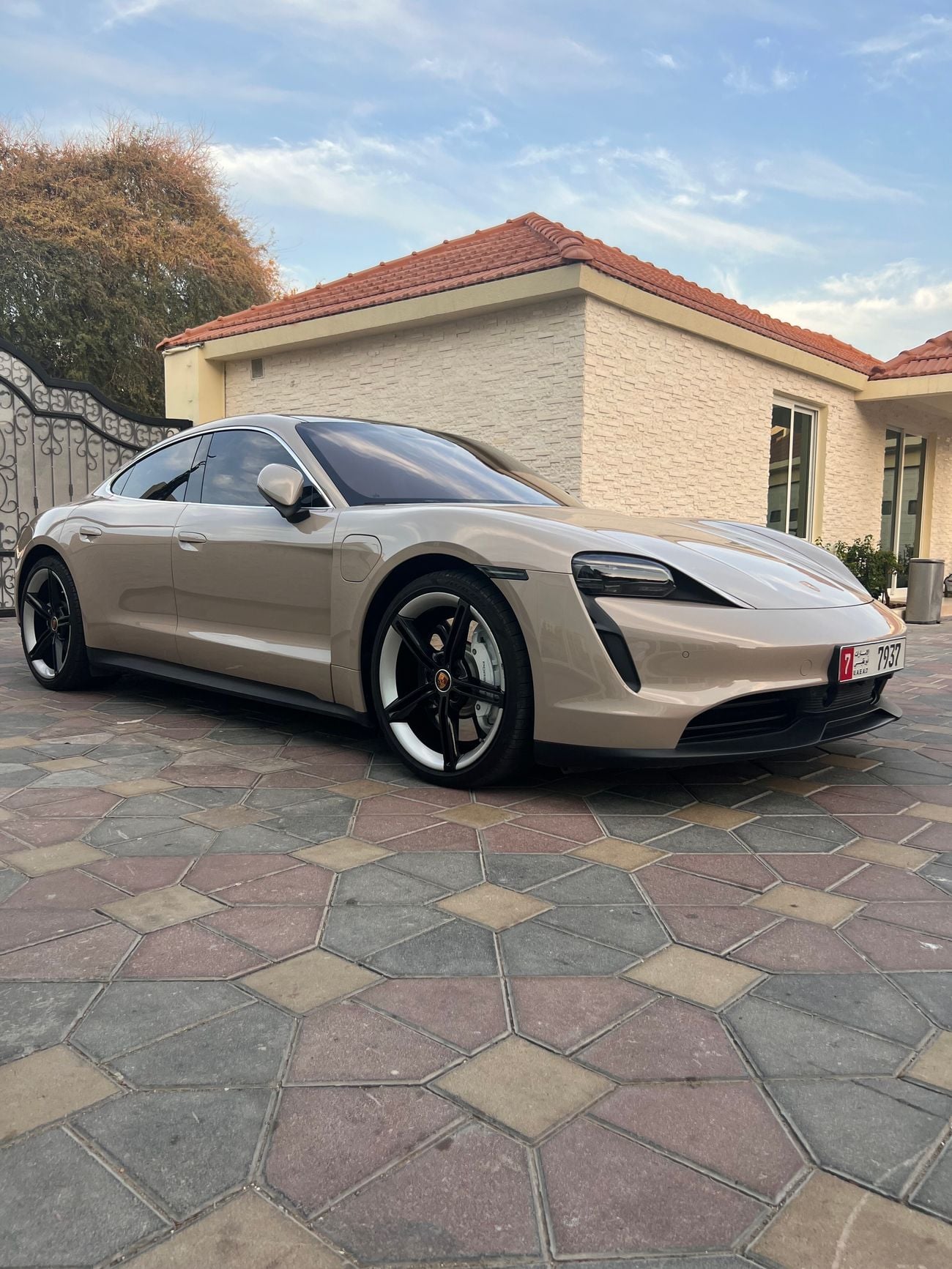 Porsche Taycan - фото 1