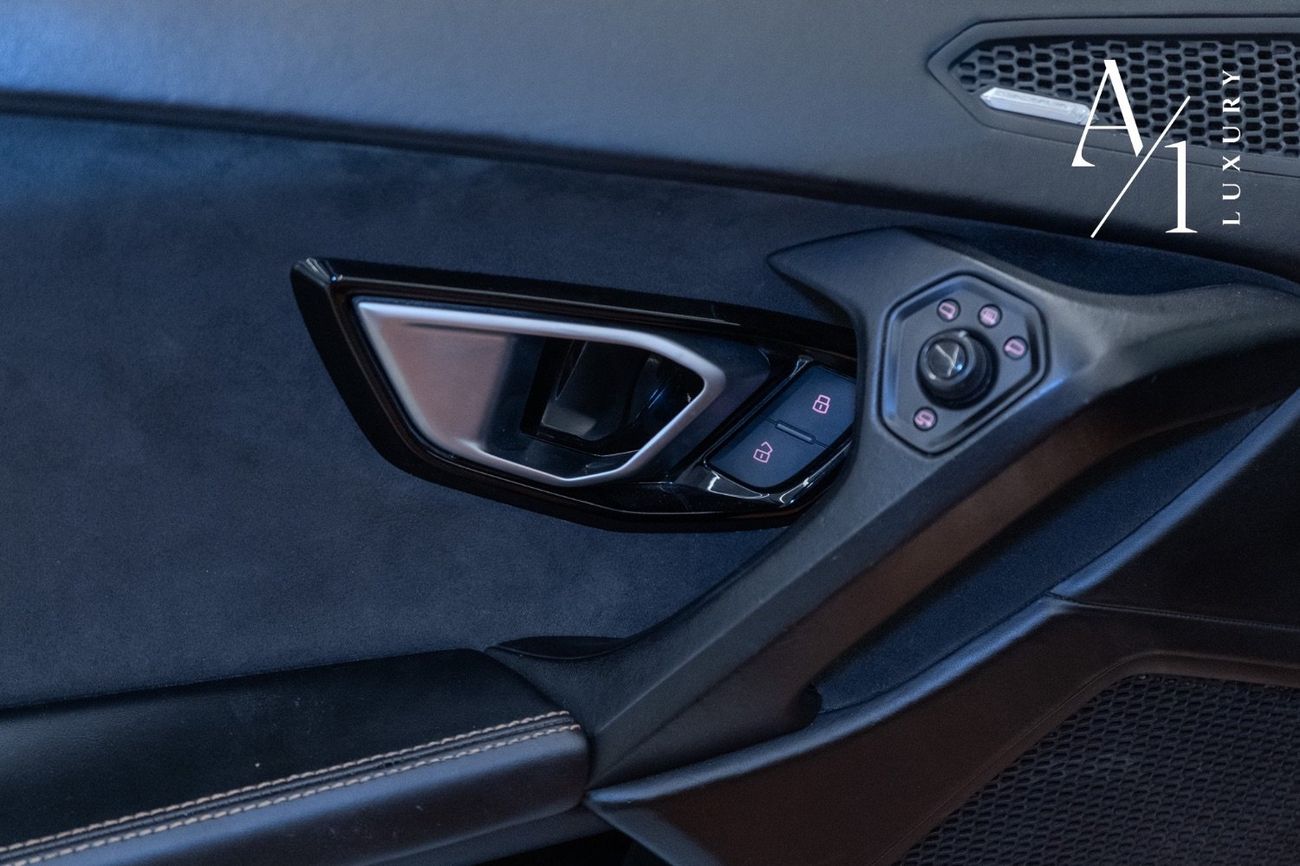 Lamborghini Huracan 2017 Lamborghini Huracan Spyder, Full Service History,  Excellent Condition, GCC Spec