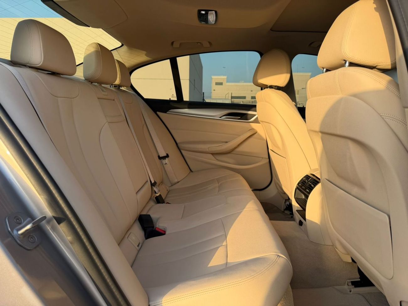 بي أم دبليو 520i Std 2.0L