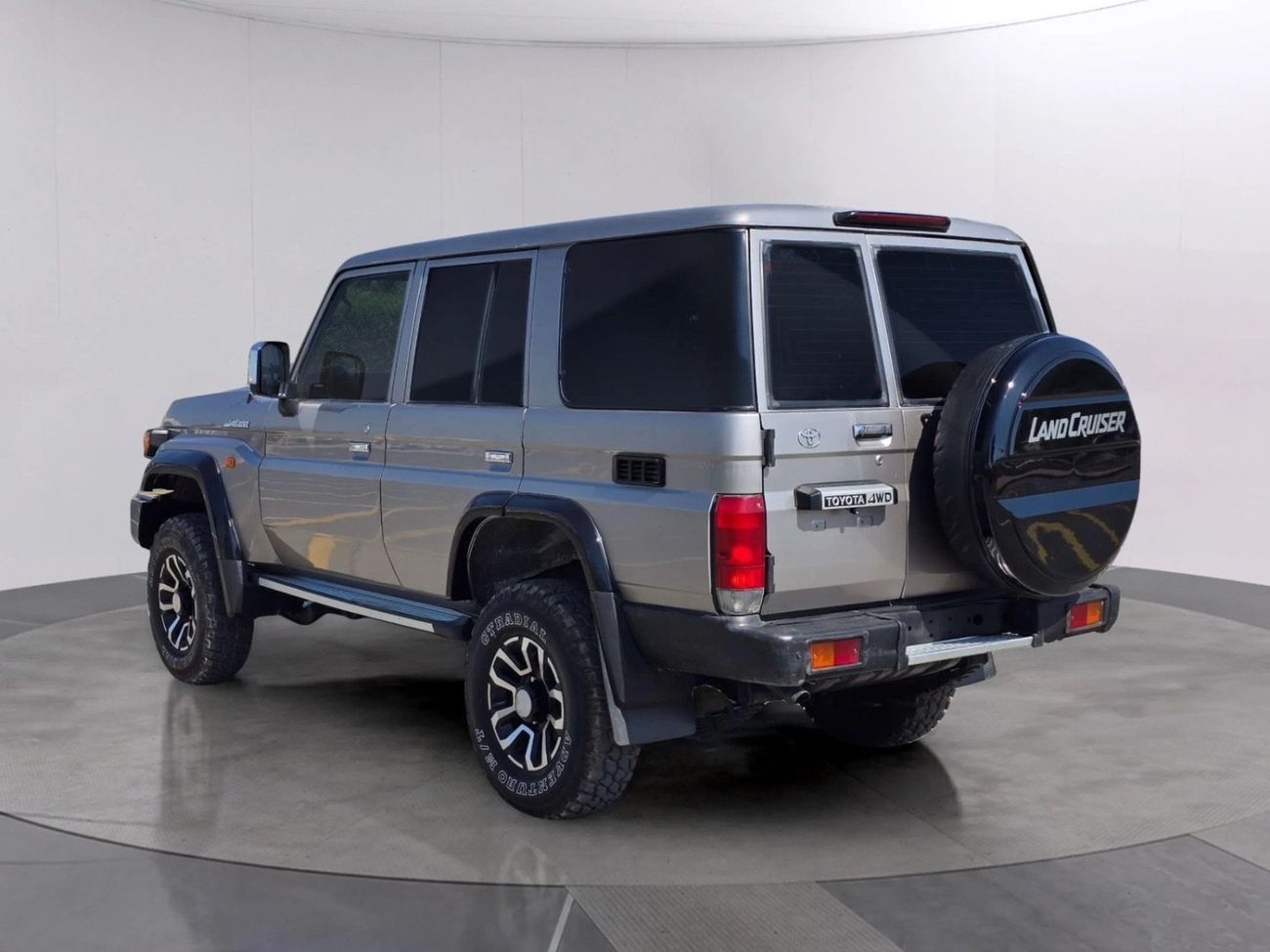 تويوتا لاند كروزر 70 Std 4.5L 4WD