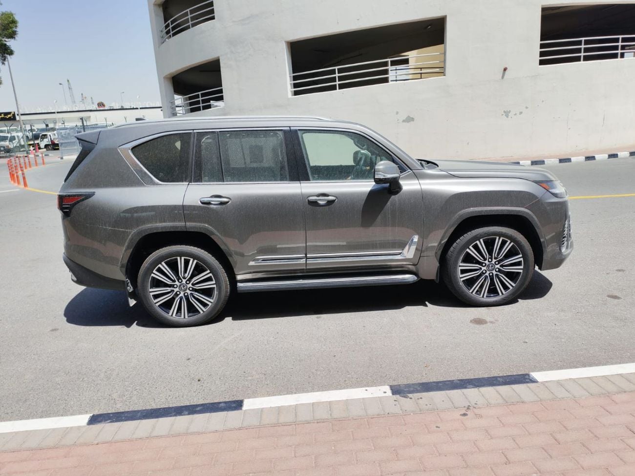 Lexus LX 600 2025 Lexus LX600 Urban (7-Seater) 3.5L V6 Twin-Turbo Petrol A/T 4WD Export Only