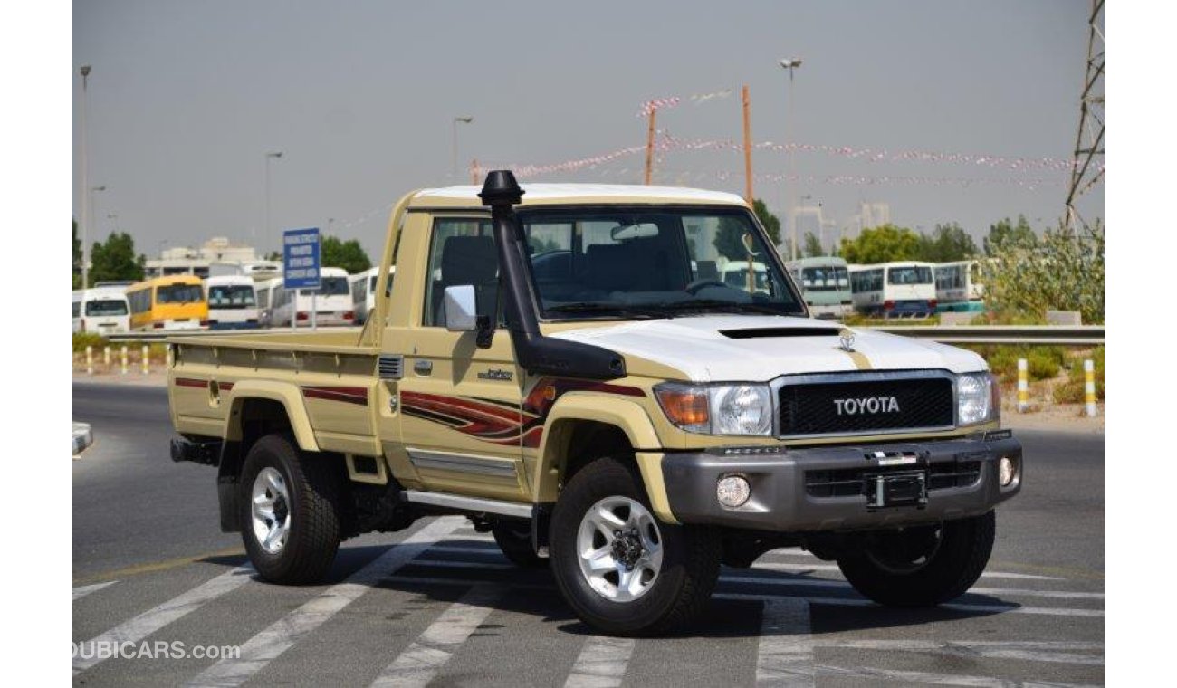 تويوتا لاند كروزر 79 SC PICKUP LX LIMITED V8 4.5L TD 4WD MT