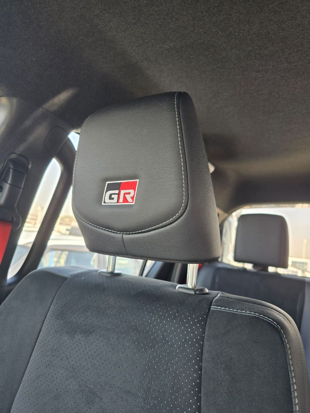 تويوتا هيلوكس GR SPORT 4.0L PETROL A/T V6 DOUBLE CABIN PICKUP