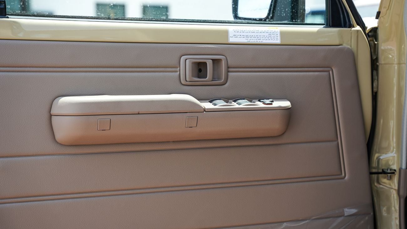 تويوتا لاند كروزر بيك آب LC 79 DC 4.0 PETROL AT 2025 DIFF-LOCK