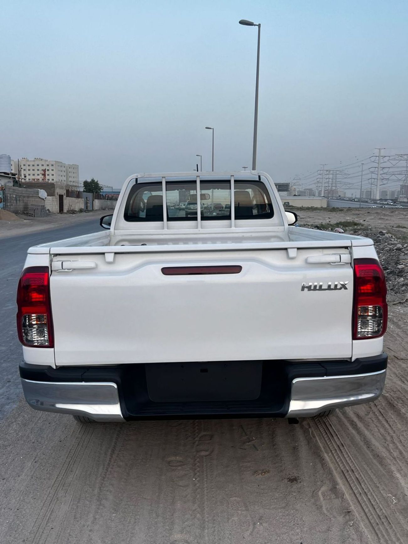 Toyota Hilux PETROL 2.7 LITER SINGLE CAB RIGHT HAND DRIVE AMNUAL TRANSMISSION