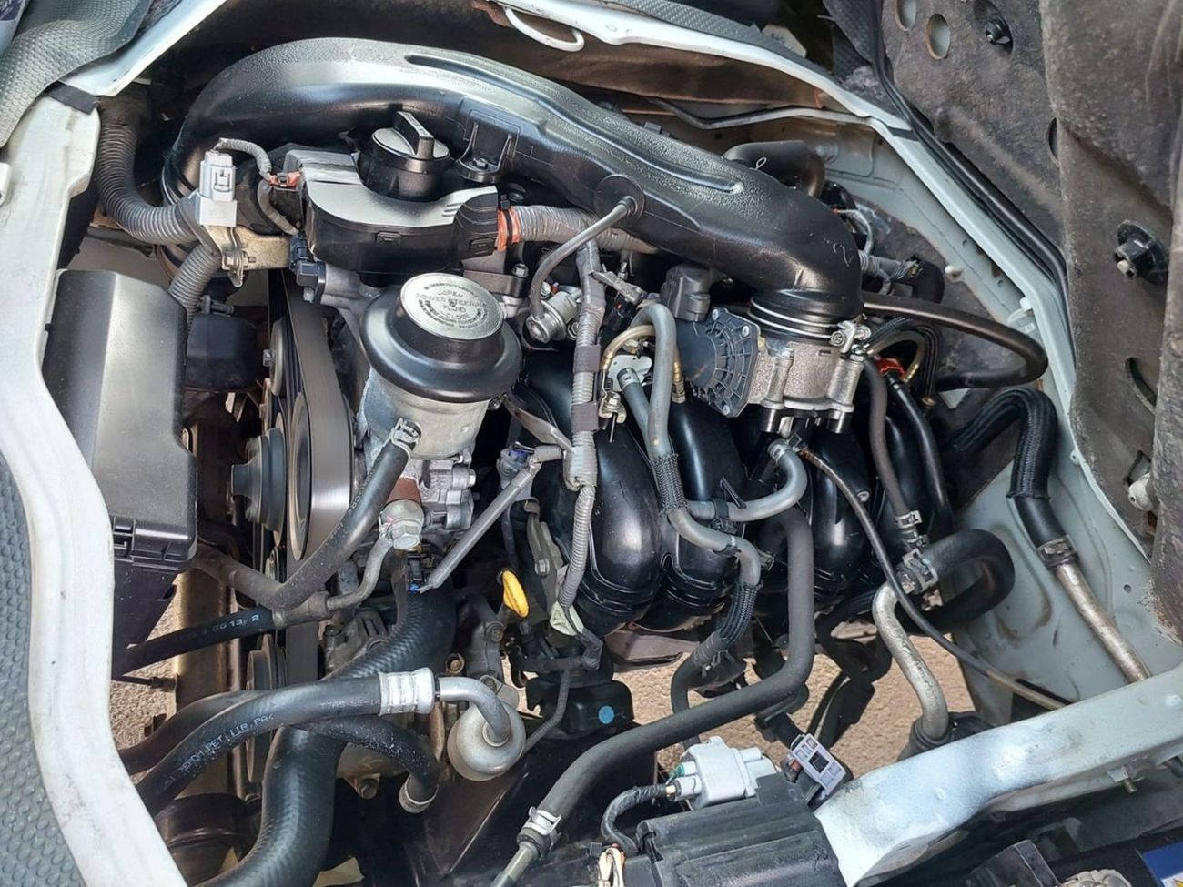 تويوتا هاياس TOYOTA HIACE COMMUTER VAN RHD 2017 MODEL 2.7 L PETROL AUTOMATIC(PM83742)