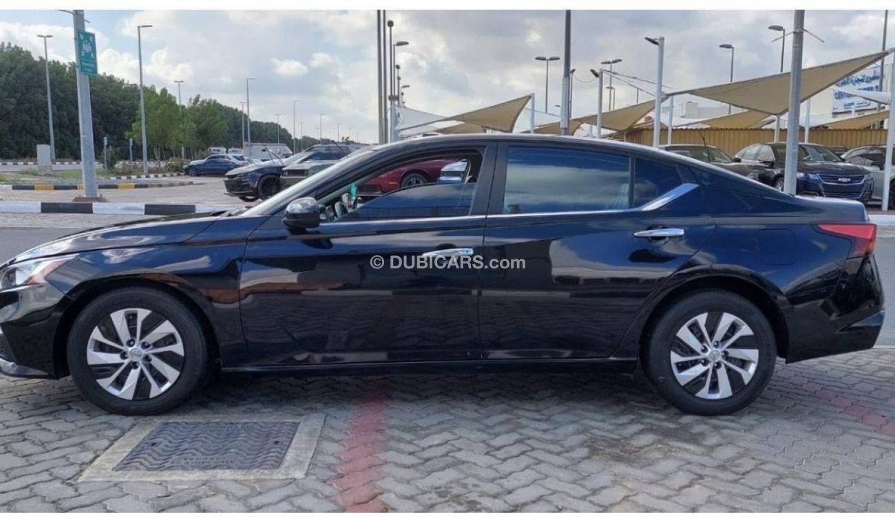 Nissan Altima SV Low mileage