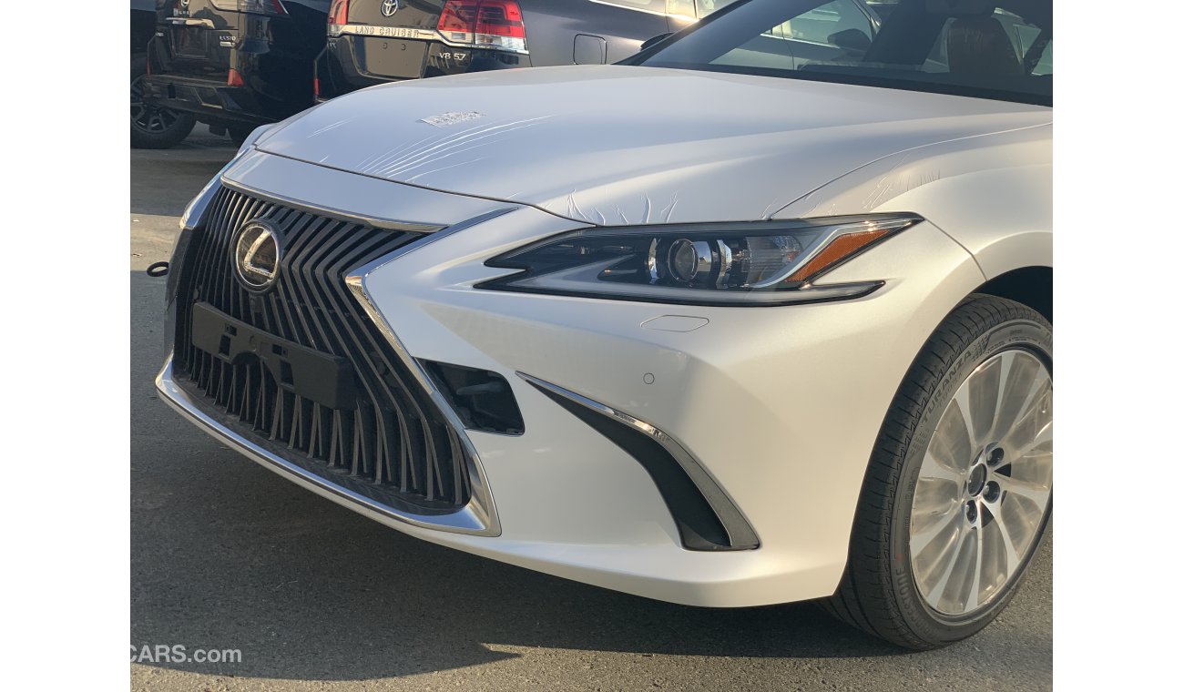 Lexus ES350 MY2019 Panoramic Sunroof,Blind Spot , GCC