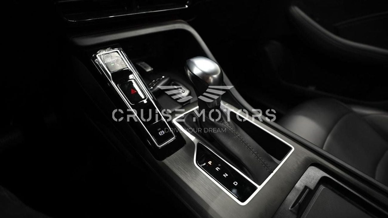 Roewe I5 Deluxe Version . Petrol . Automatic . 5 seats . 4 doors