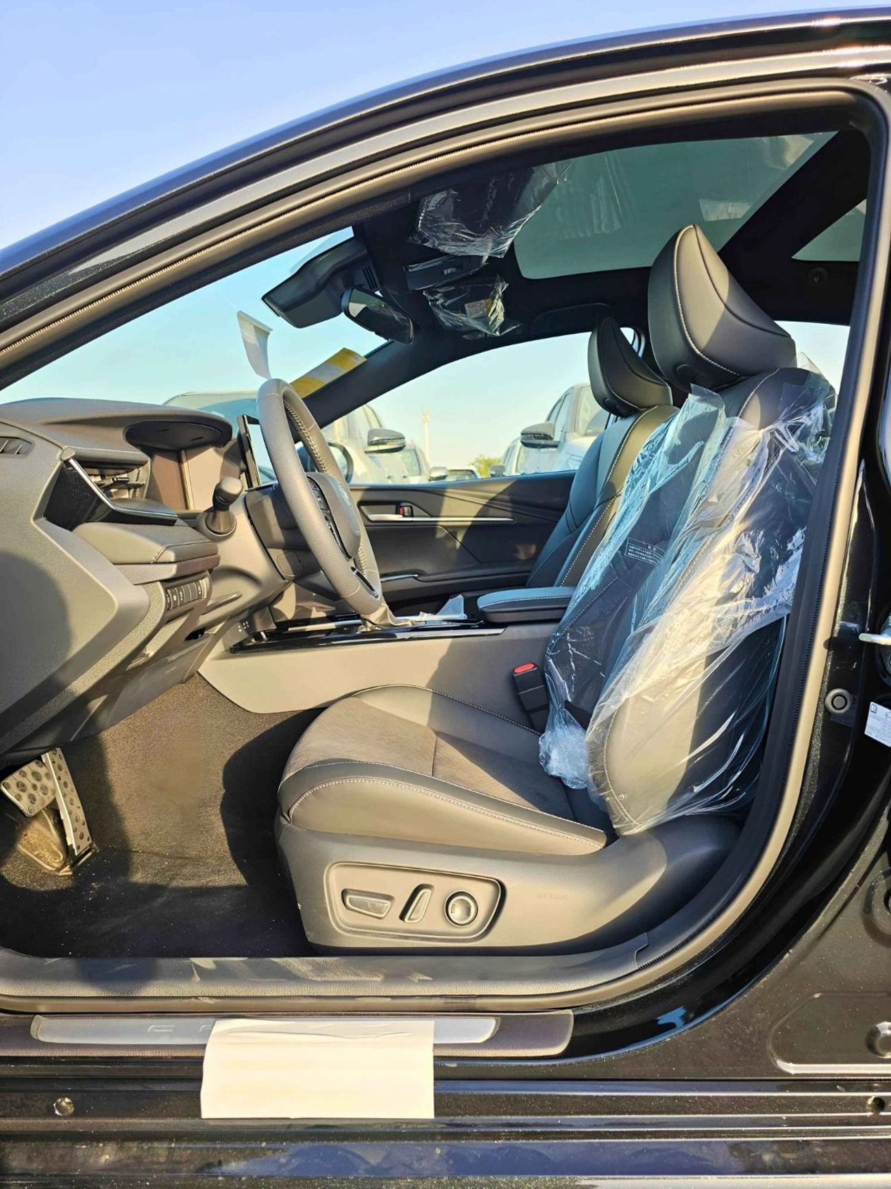 Toyota Camry S SPORT / 2.0L V4 PETROL / PWR SEATS WITH HEADUP DISPLAY / PANORAMIC ROOF (CODE # 69063)