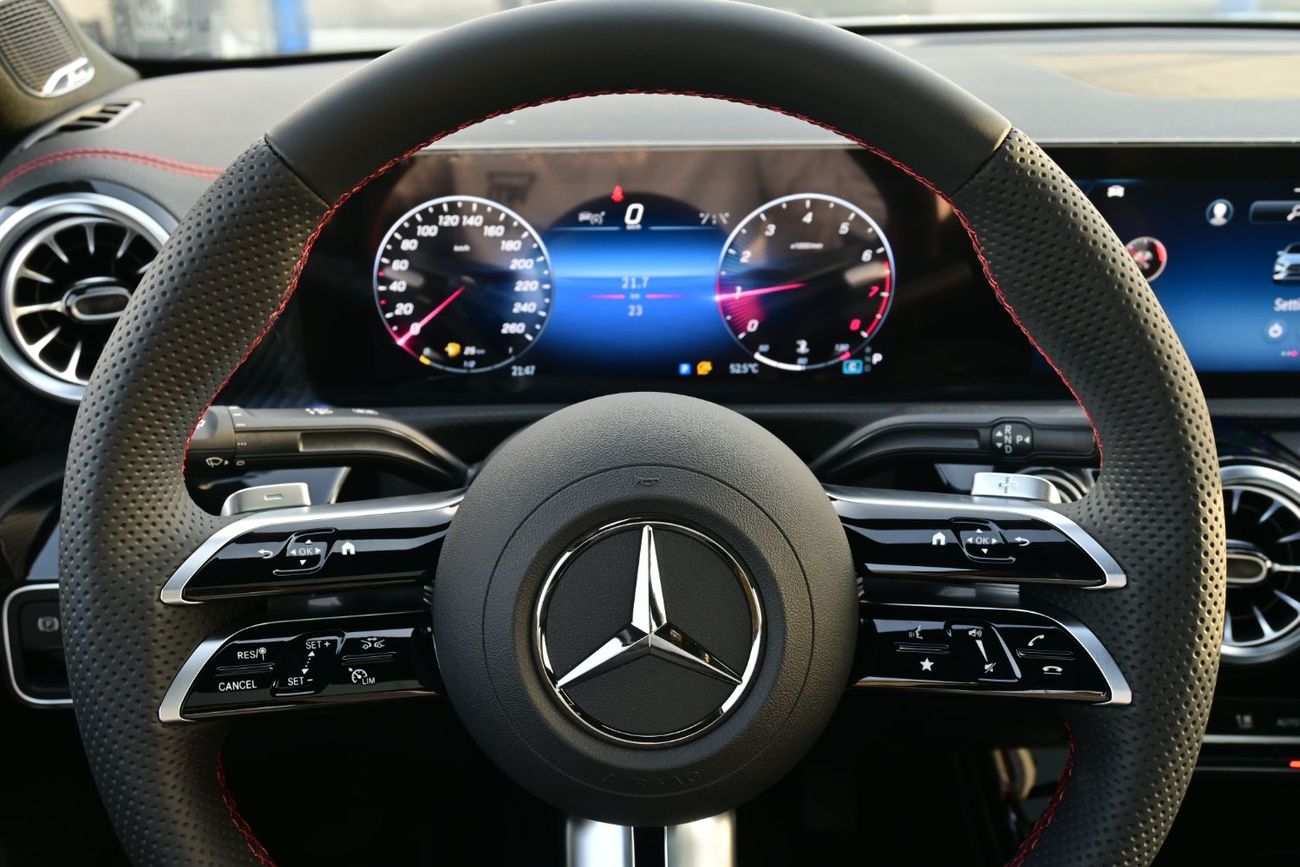 مرسيدس بنز A 200 Mercedes-Benz A200L 1.3L Turbo Petrol, Model 2025 Color White