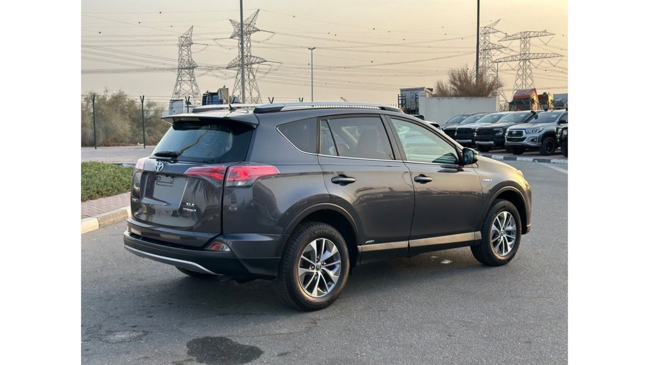 Toyota RAV4 Hybrid Toyota RAV4 2018 XLE