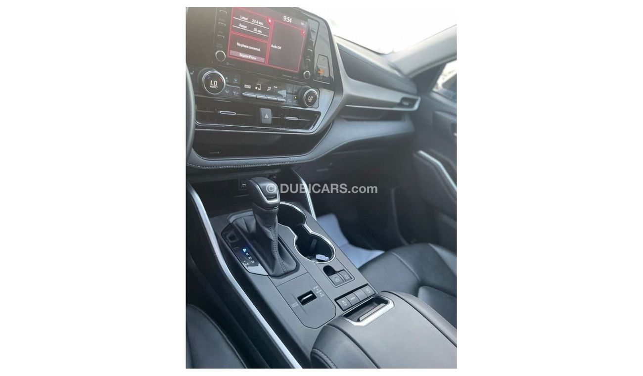 Toyota Highlander *Offer*2020 Toyota Highlander XLE 3.5L V6 Full Option - /