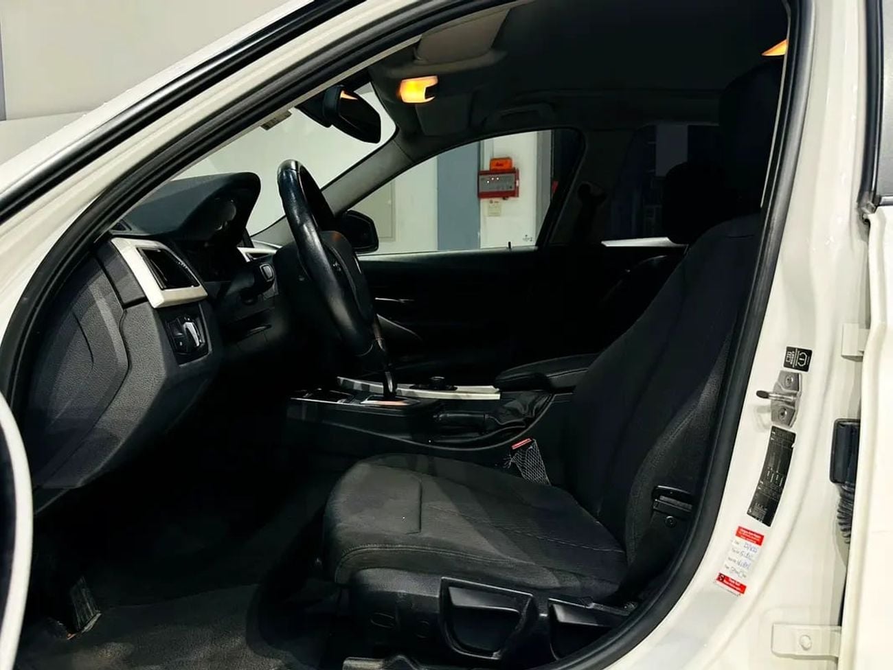 بي أم دبليو 316i Exclusive 1.6L