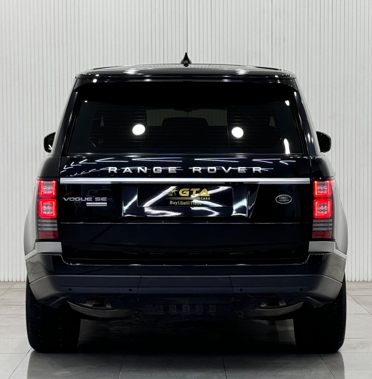 Land Rover Range Rover 2017 Range Rover Vogue SE Supercharged, Warranty, Full Range Rover Service History, Full Option, GCC