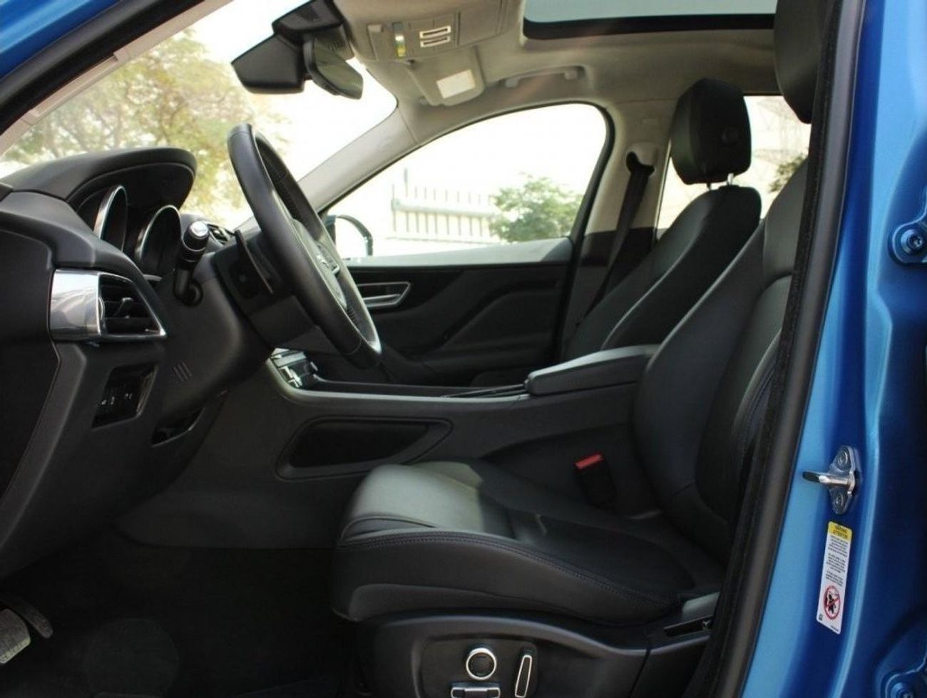 جاكوار F بيس SE