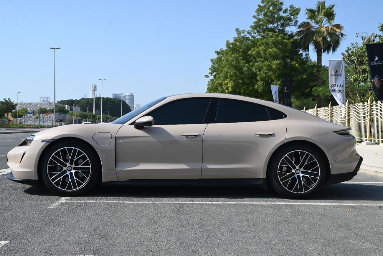 Porsche Taycan 4S - 5180 AED - UNDER WARRANTY - PORSHCE TAYCAN 2023 - GCC SPECS