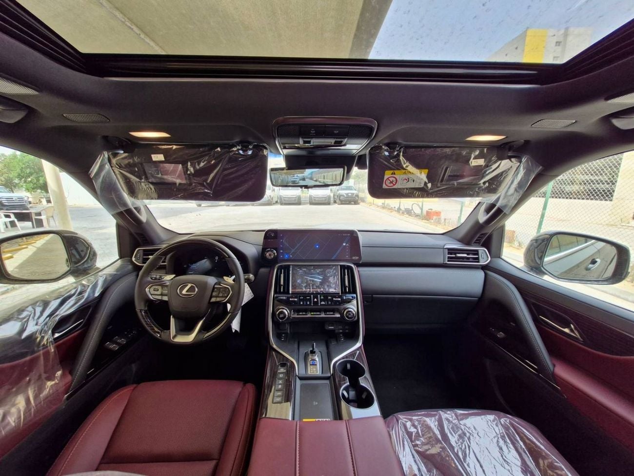 Lexus LX 700h 2026 LEXUS LX700h 3.5L 25-SPEAKERS ML URBAN 20"ALLOY 7-SEATS GCC BRAND NEW 0KM