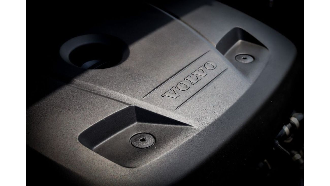 فولفو XC 60 Volvo XC60 2016 GCC under Warranty with Flexible Down-Payment.